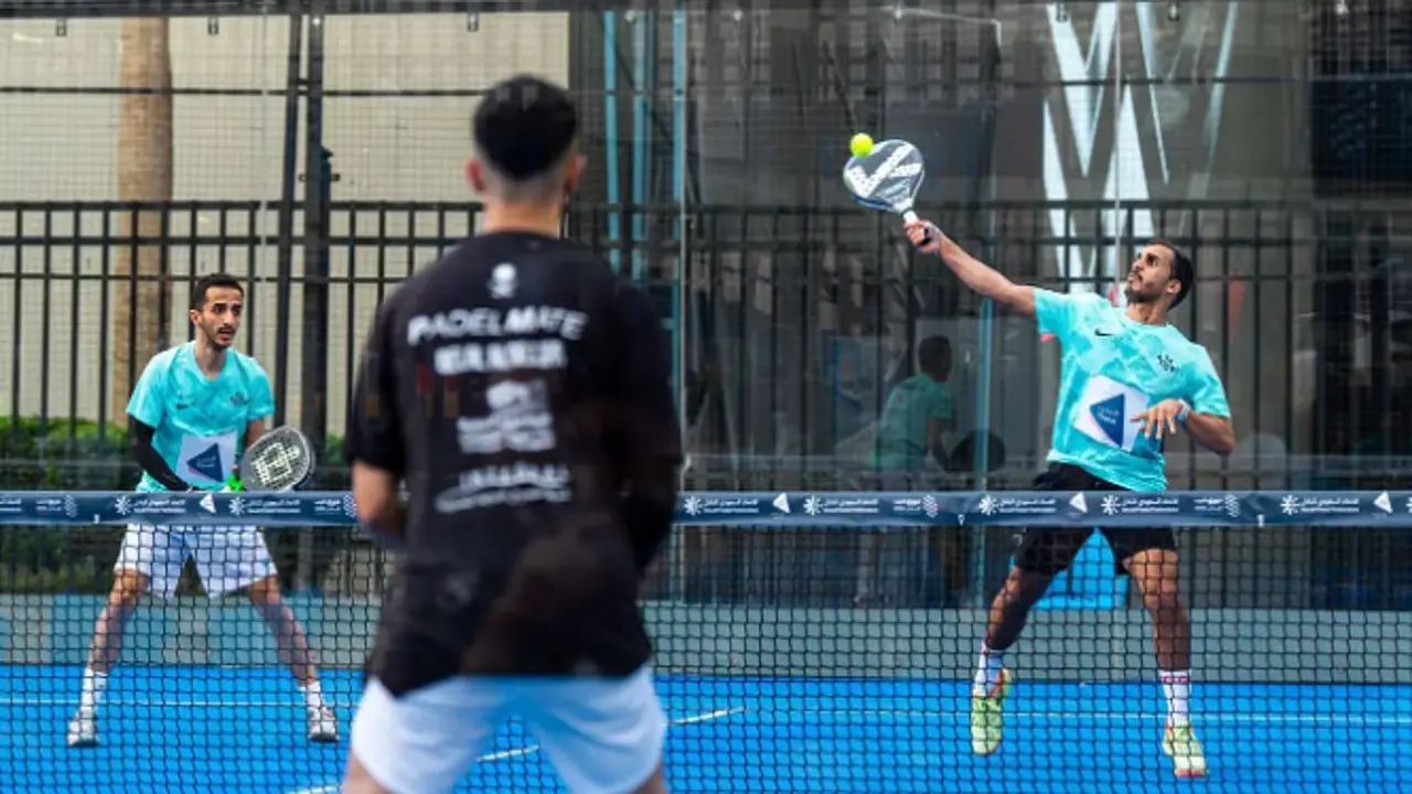 الرياض تستضيف منافسات نهائيات دوري البادل وسط ترقب كبير من الجماهير الرياضية